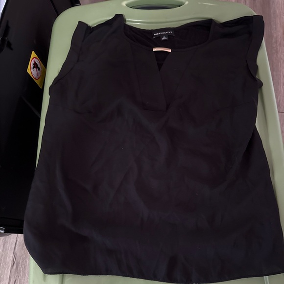 Chic Black Sleeveless Blouse - Picture 1 of 3